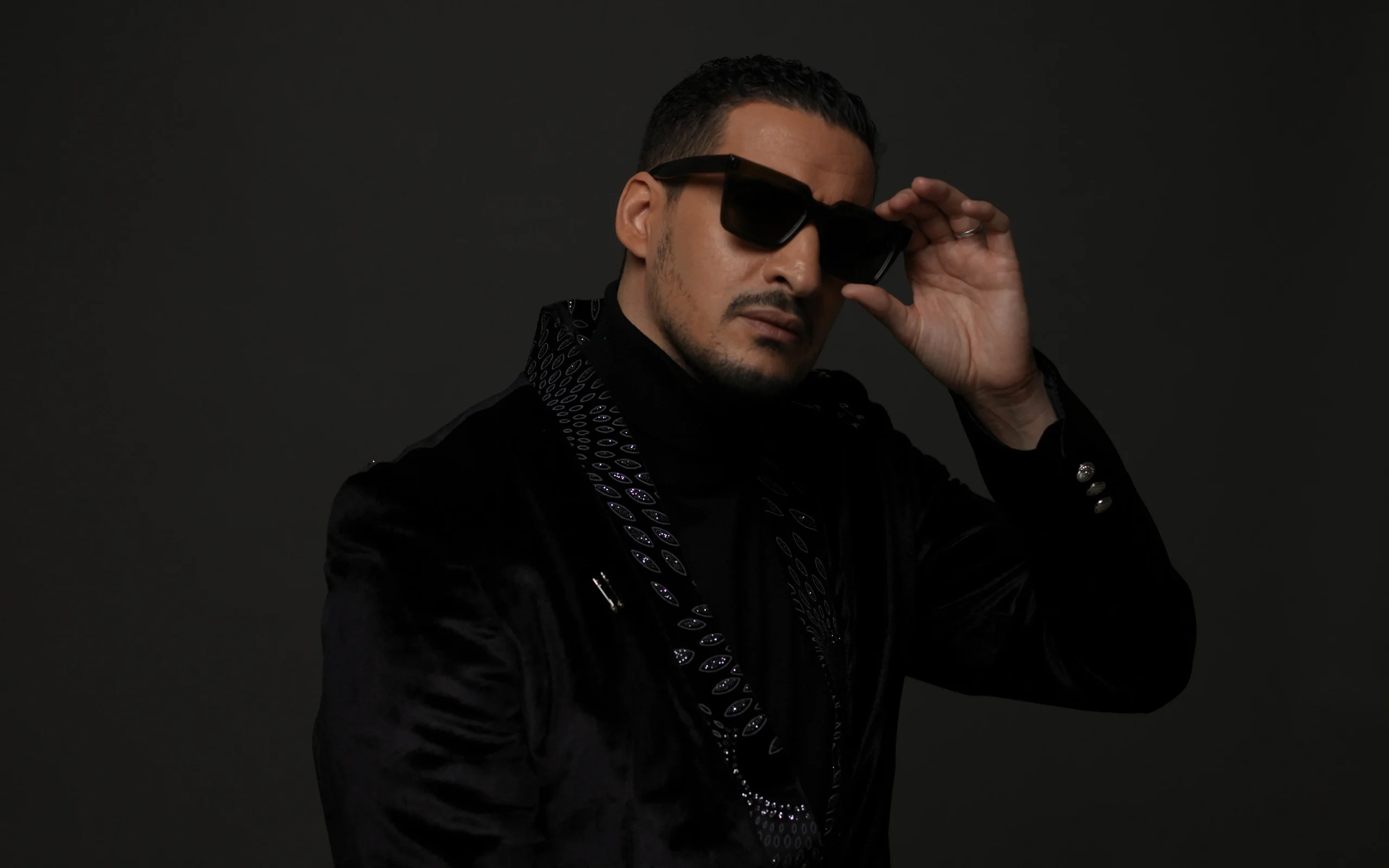 photo portrait de DJ Moh Green en paysage